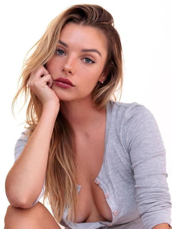 Оля привлекательная девушка из Протвино цена от 6000 руб